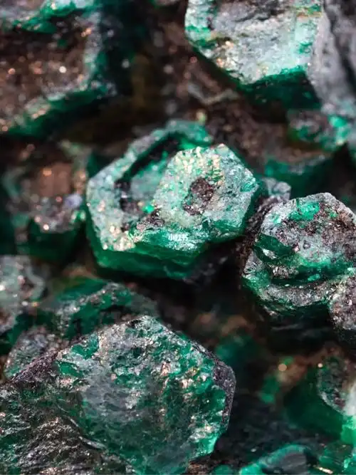 37555kg祖母绿晶簇kafubucluster