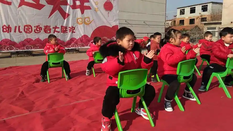 帅气迷人,闪闪惹人爱的大班小朋友,他们为我们带来了超帅的男生舞蹈