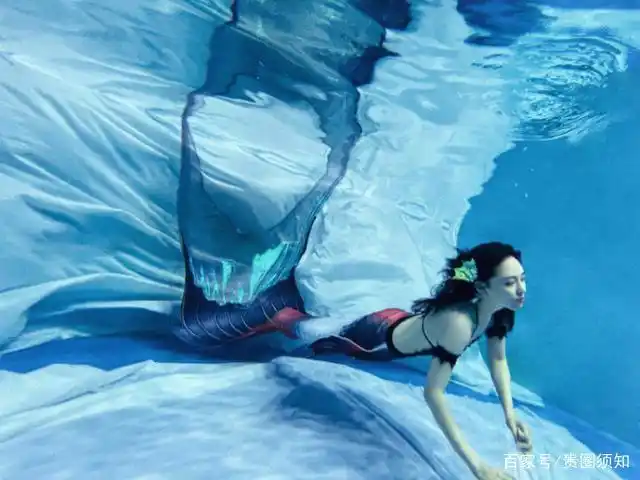 吴倩美人鱼公益大片美翻,水中意境氛围感满满,当妈后身材超火辣