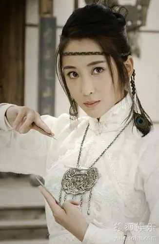 靖宇钦点杜若溪 一语觅得《红娘子》白孔雀