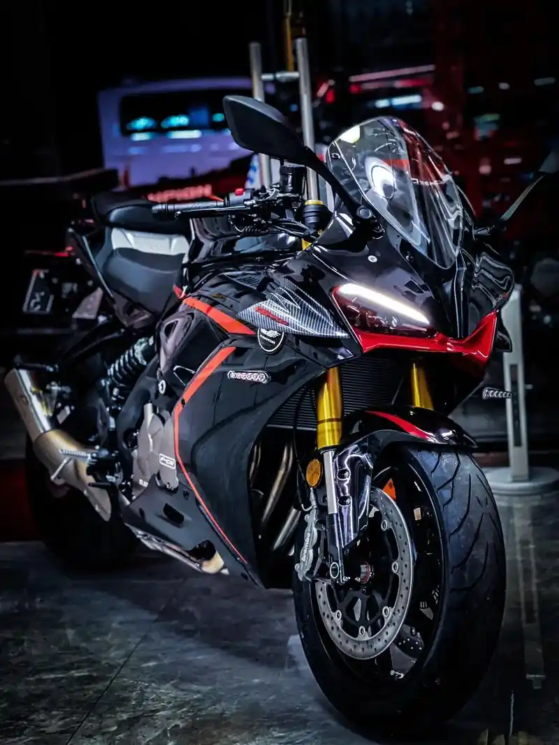 有没有帅到你#22款qj赛600 #机车美图 - 抖音