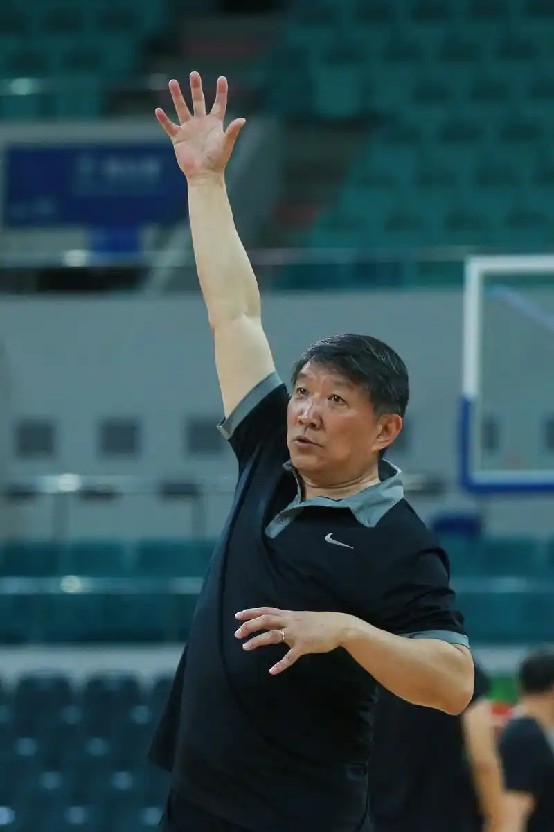 篮球·宫鲁鸣:中国最强1.72米控卫,三进三出国家队