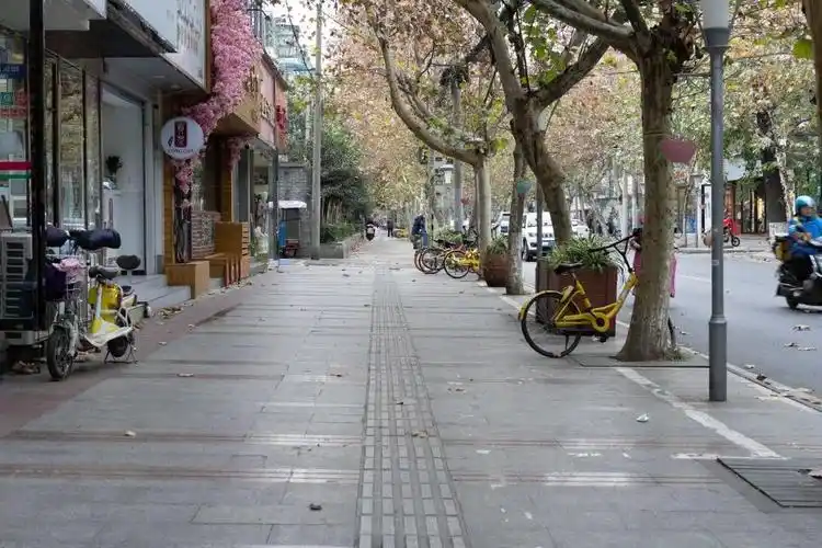 嘉宝商业玉林路的尽头就是成都的生活