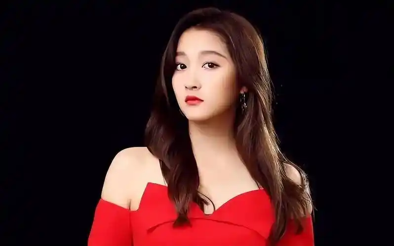 关晓彤已经去过王安宇外婆家,鹿晗评论区太热闹了!