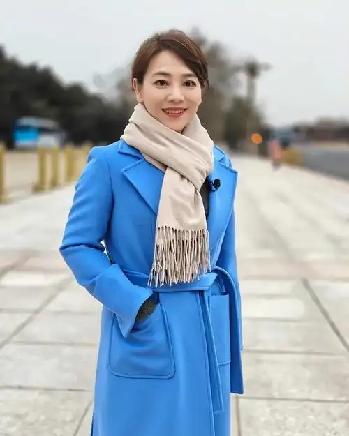 劳春燕前段时间连续值了28天出镜主持班尽享9天年休假后返岗