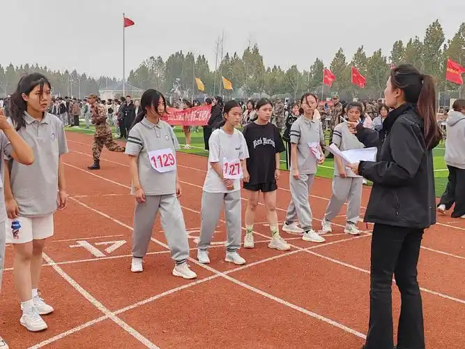 新时代中等专业学校首届田径运动会比赛中…#运动会 #校园生活 - 抖音