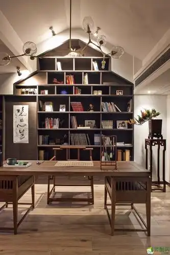 设计师将所有的空间打通,重新规划出了书房,视听室,茶室,花园,绘画区