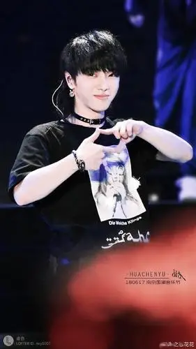 华晨宇花式比心又出新品最美好的寓意一起送给火星人