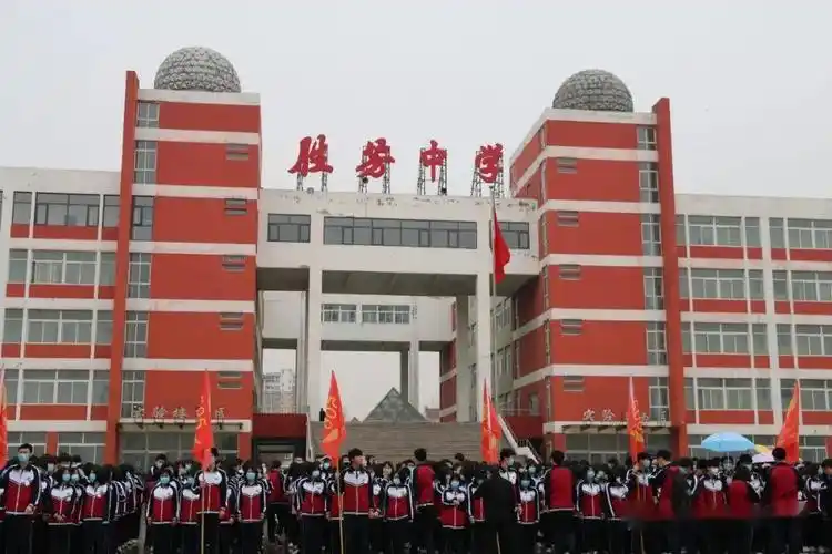 关注缅怀革命先烈激发壮志情怀霸州四中2021年清明节扫墓活动