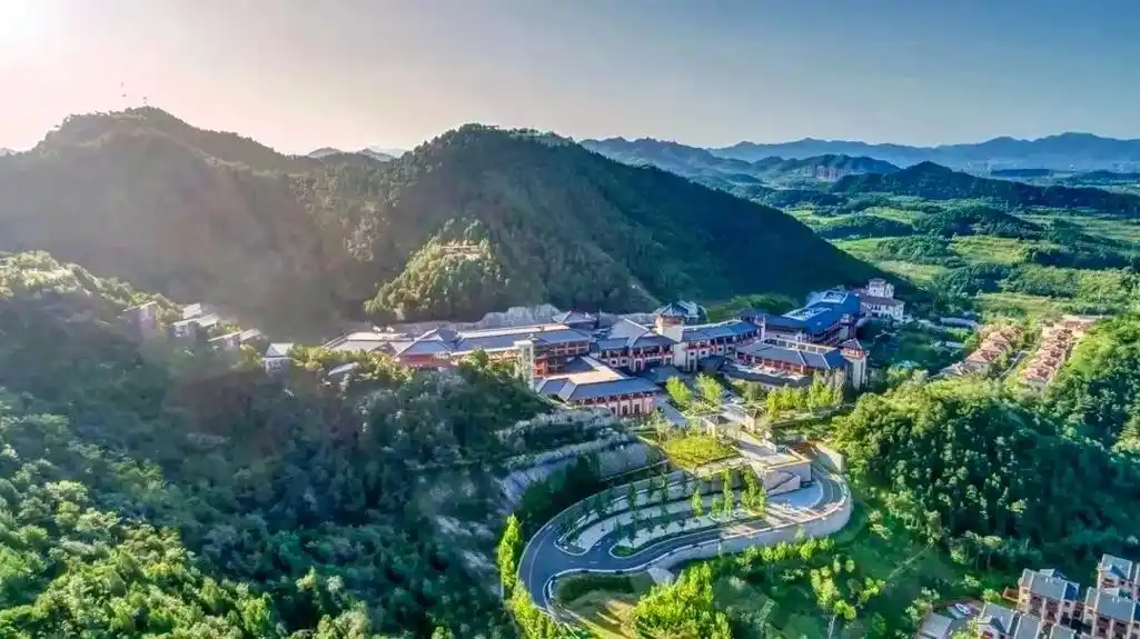 京郊半山腰亲子度假酒店‖海湾半山温泉酒店.北京周边度假村真实 - 抖