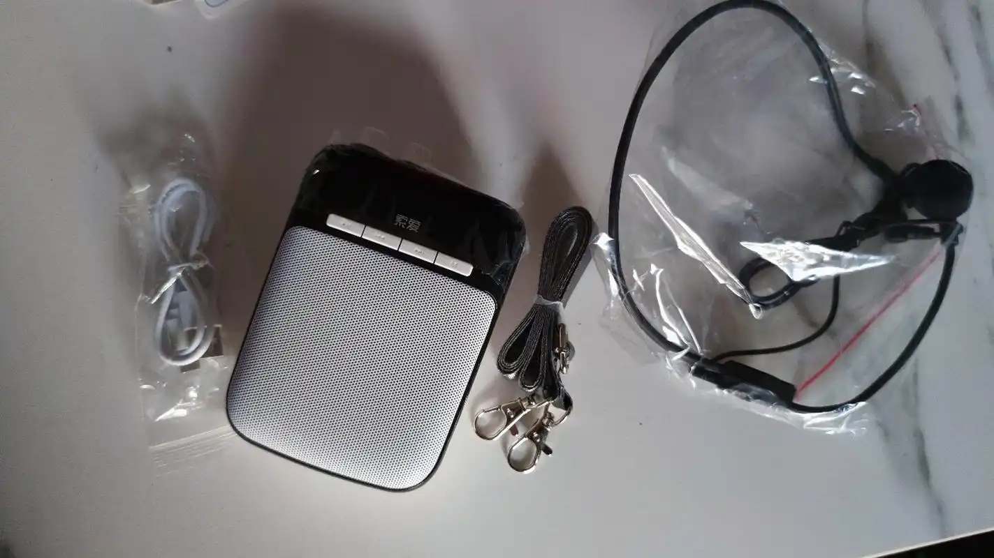 索爱s318小蜜蜂扩音器是一款非常实用的音箱设备,专为教师,导游和导购