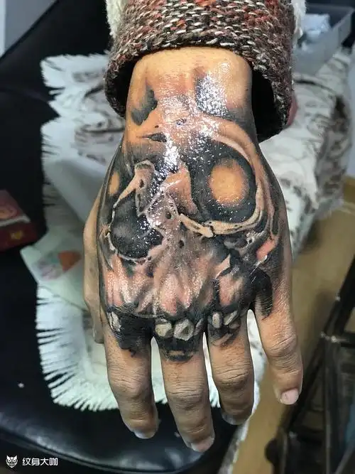 手背骷髅_纹身图案手稿图片_罗耀龙的纹身作品集