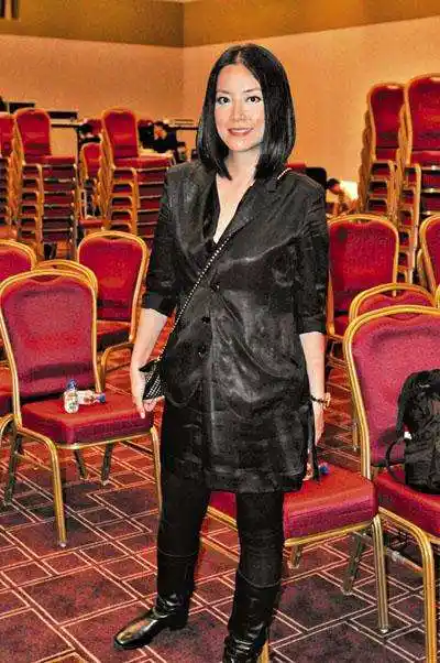 她被称为"香港最美经纪人", 一手捧红谢霆锋,容祖儿,twins等人!