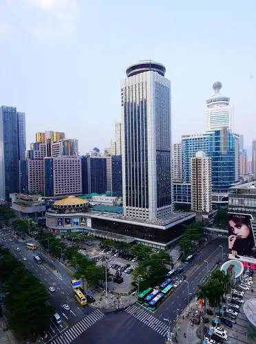 国贸大厦建成,高达160米的建筑成了当时的"中国        ",而"深圳速度