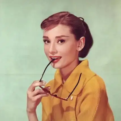 窒息的惊艳奥黛丽赫本图片 你比从前快乐了是最好的赞美_qq头像个性网