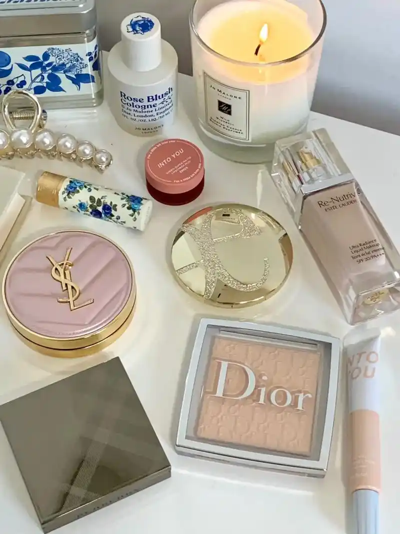 实力和颜值兼具高颜值彩妆93精致好看又实用  93白金粉底液 - 抖