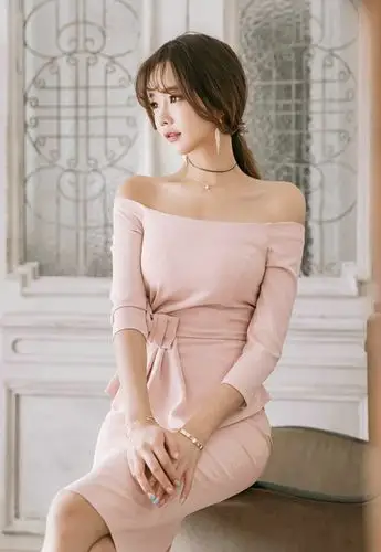 气质美模一字肩包臀裙粉嫩女人诱惑写真