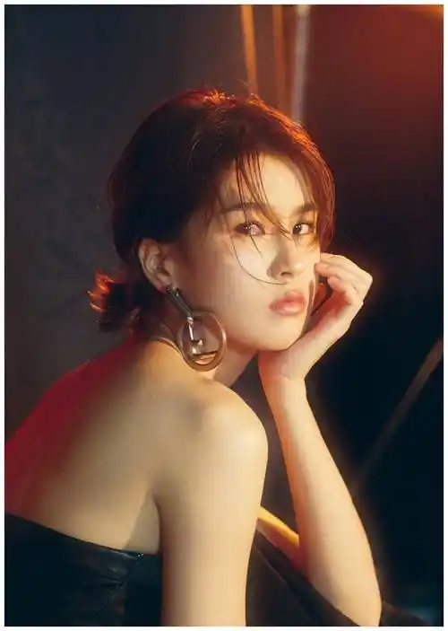 原创34岁曾沛慈雷婷重现3套油头造型霸气十足发卡耳环真个性