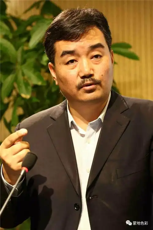 中国藏学研究中心副研究员罗布扎西以"海春生先生藏《四部医典》北京