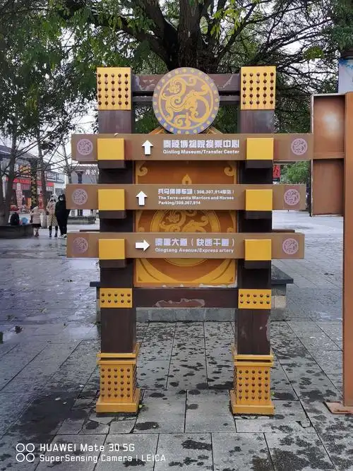 别具一格的指示牌