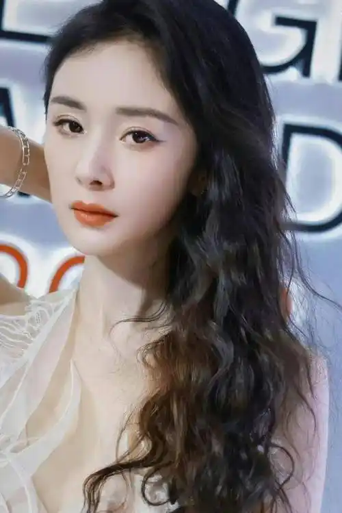 圣诞季港风美人 | 杨幂绝美羊毛卷_福音_风卷_芭比