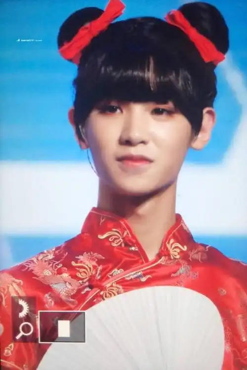 1/6黄明昊justin在一次见面会上cos的春丽绝对深入人心了~justin:我是