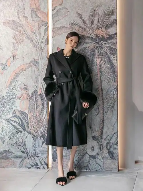 dint  #时尚穿搭  #韩国穿搭  #黑色大衣  #大衣穿搭