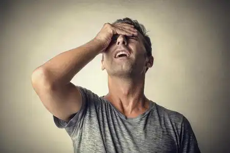 绝望的男人照片