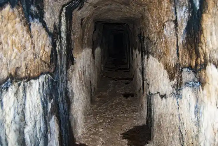 周末游徐州东洞山楚王汉墓,墓内有明代造像,这是哪位楚王的陵寝