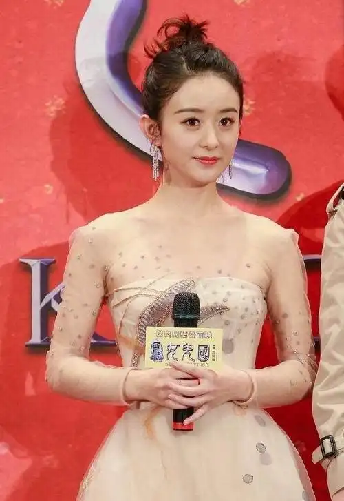 没有赵丽颖的发际线就别梳丸子头了,刘诗诗简直要秃了!