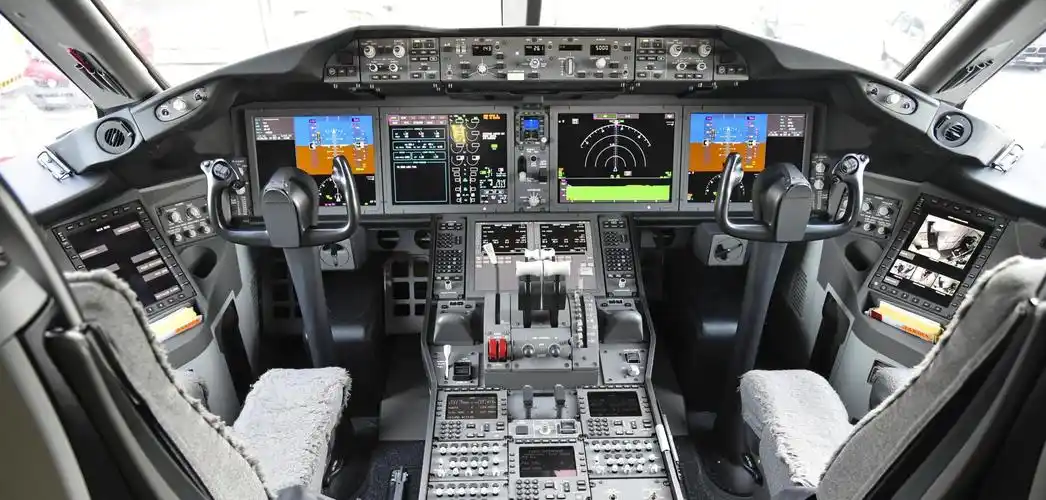 波音又出事美联航一架客机驾驶舱冒烟紧急备降南太岛国