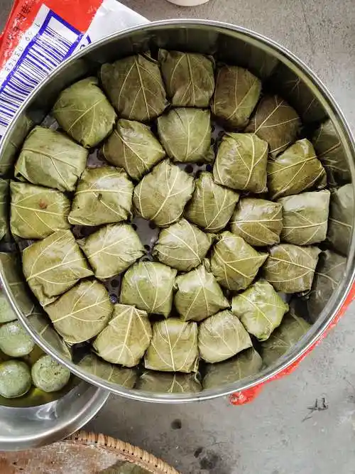 端午节做桐叶粑粑