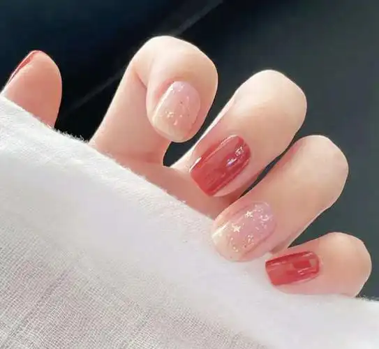 气质显白跳色豆沙色美甲款式,创意美甲-lomo美甲
