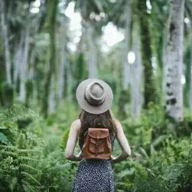 有意境的背影女生头像背影变得落寞了