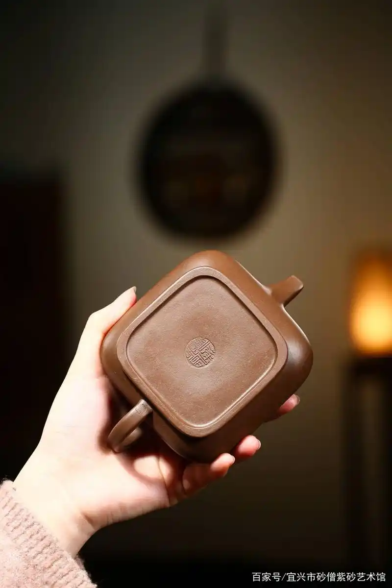 「四方明炉」宜兴原矿紫砂壶