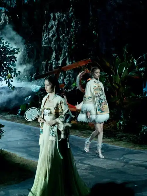 盖娅传说时装秀熊英