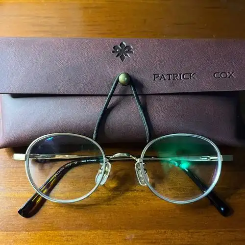 着数码称去的,比较了几个品牌的镜架重量,lindberg rim 14 g,patrick