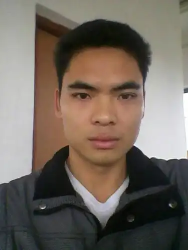 大家觉得这个人长相怎么,希望是实话,采纳