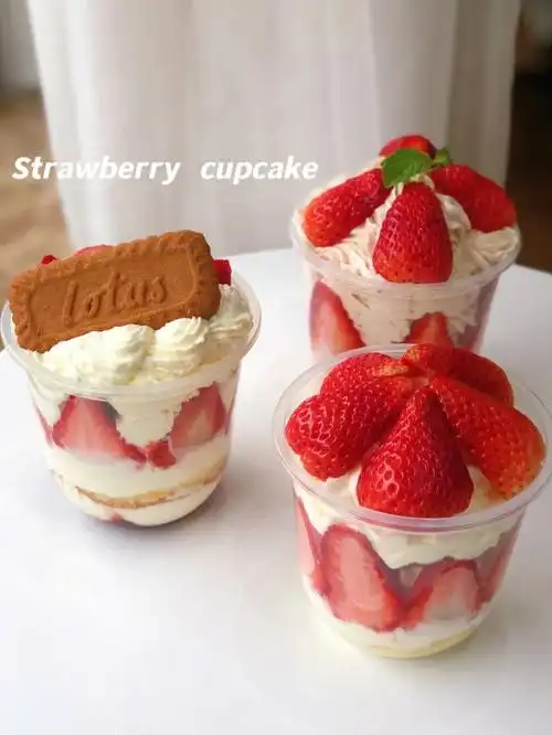 私房爆款草莓抱抱杯蛋糕新手友好
