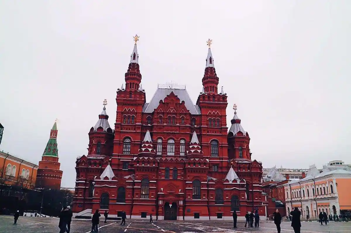 p>红场(俄文 красная площадь 英文 red square)位于