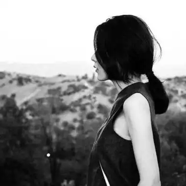 黑白孤单头像女黑白让寂寞孤单到腻