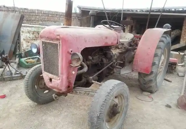 已经40岁的丰收35系列拖拉机,一千五买的现在可以卖五千