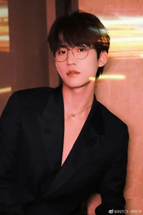 腾讯音乐榜##周柯宇0517生日快乐#是阳光帅气的清新暖男,也是不断