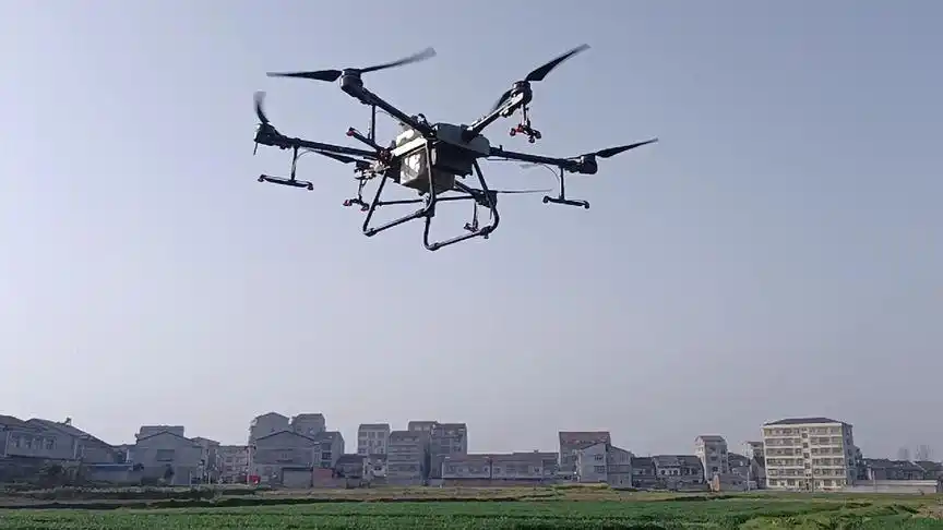 大疆t30植保无人机全自动化喷洒农药施肥10亩地2分钟完成