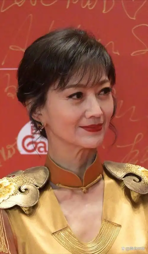 "不老女神"都是假的!离开化妆和精修,中年女艺人真容一言难尽