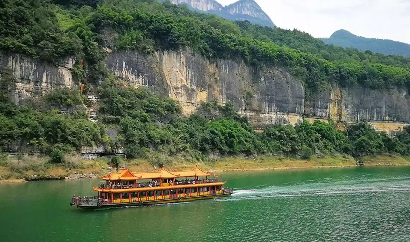 一:大清江风景区,位于湖北省恩施市三岔乡浑水河北岸旅游码头,自恩施