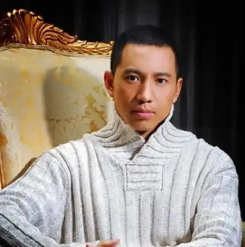 谷智鑫:事业巅峰时意外坠马差点瘫痪,怀孕女友不离不弃照顾8年