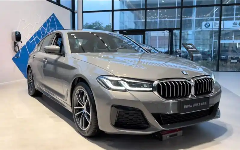 新bmw5系 贝尔尼纳灰全新美学设计,诠释回应姿态
