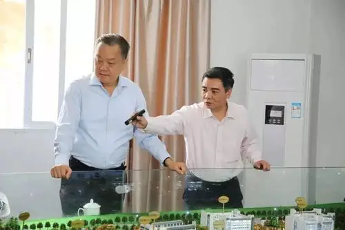 1省代建局党组书记,局长杜挺,增城区人民政府党组成员,副区长江慧雄