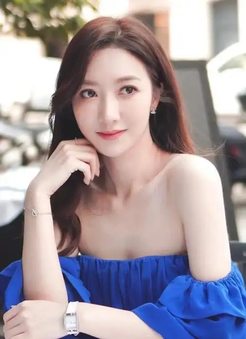 新闻女神何依婷美貌与智慧并存新一代tvb女神